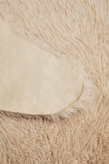 LONG FAUX FUR THROW - Ecru by Zara