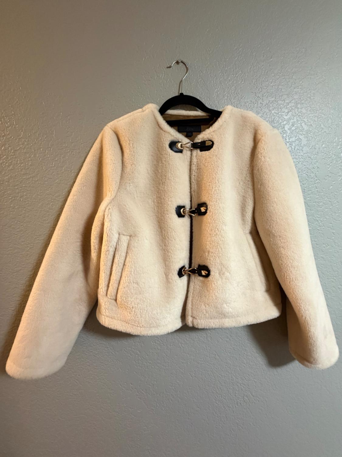 CHAQUETA EFECTO PELO ALAMARES - Image 3