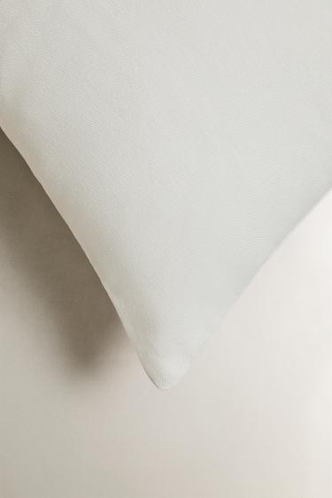 HOUSSE DE COUSSIN TRÈFLE - Beige clair de Zara - Image 1