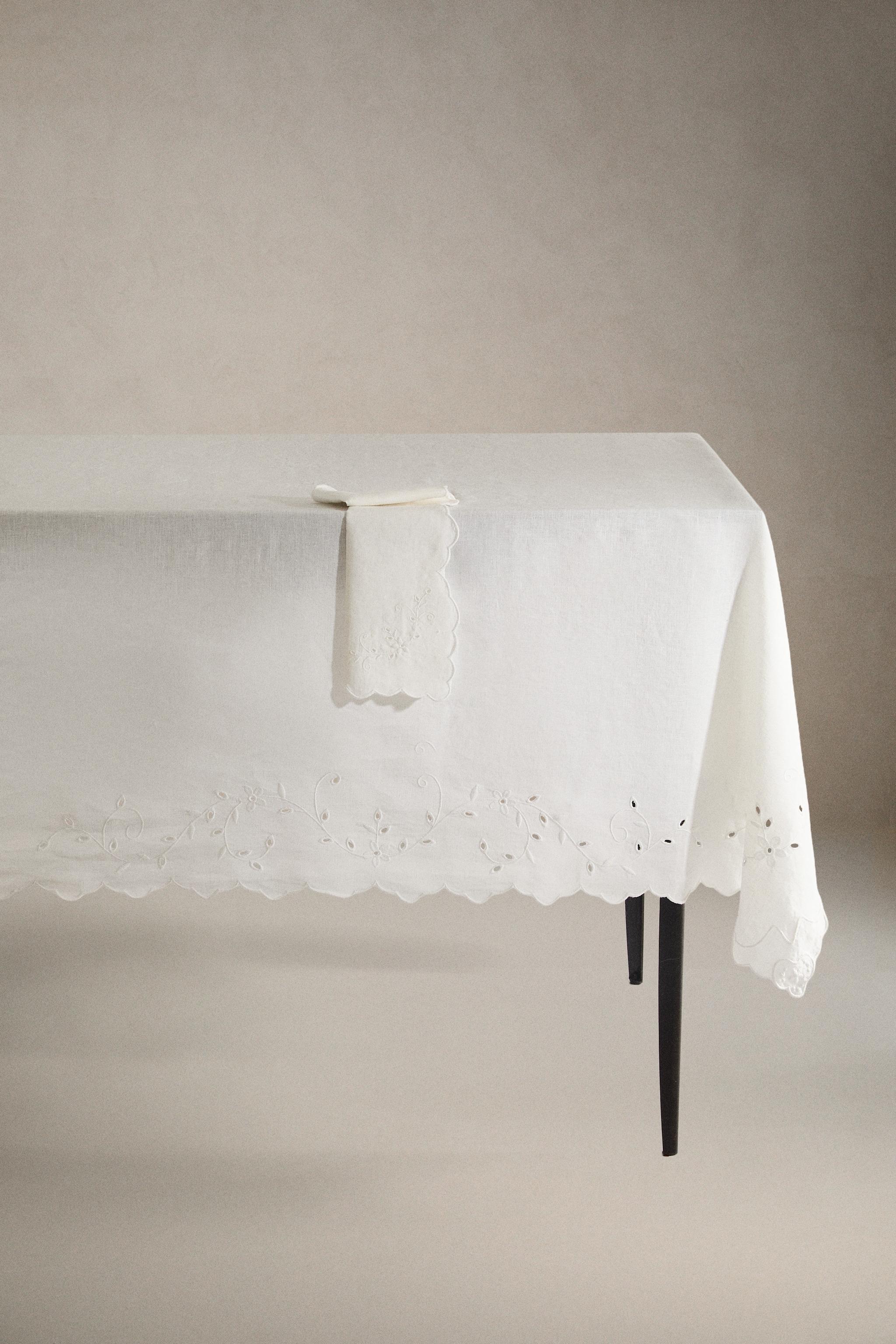 EMBROIDERED LINEN TABLECLOTH