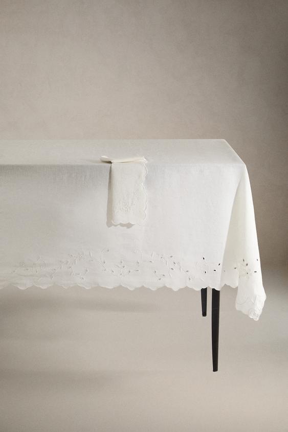 FLORAL EMBROIDERED LINEN TABLECLOTH - أبيض الخاص بـ Zara - صورة 0