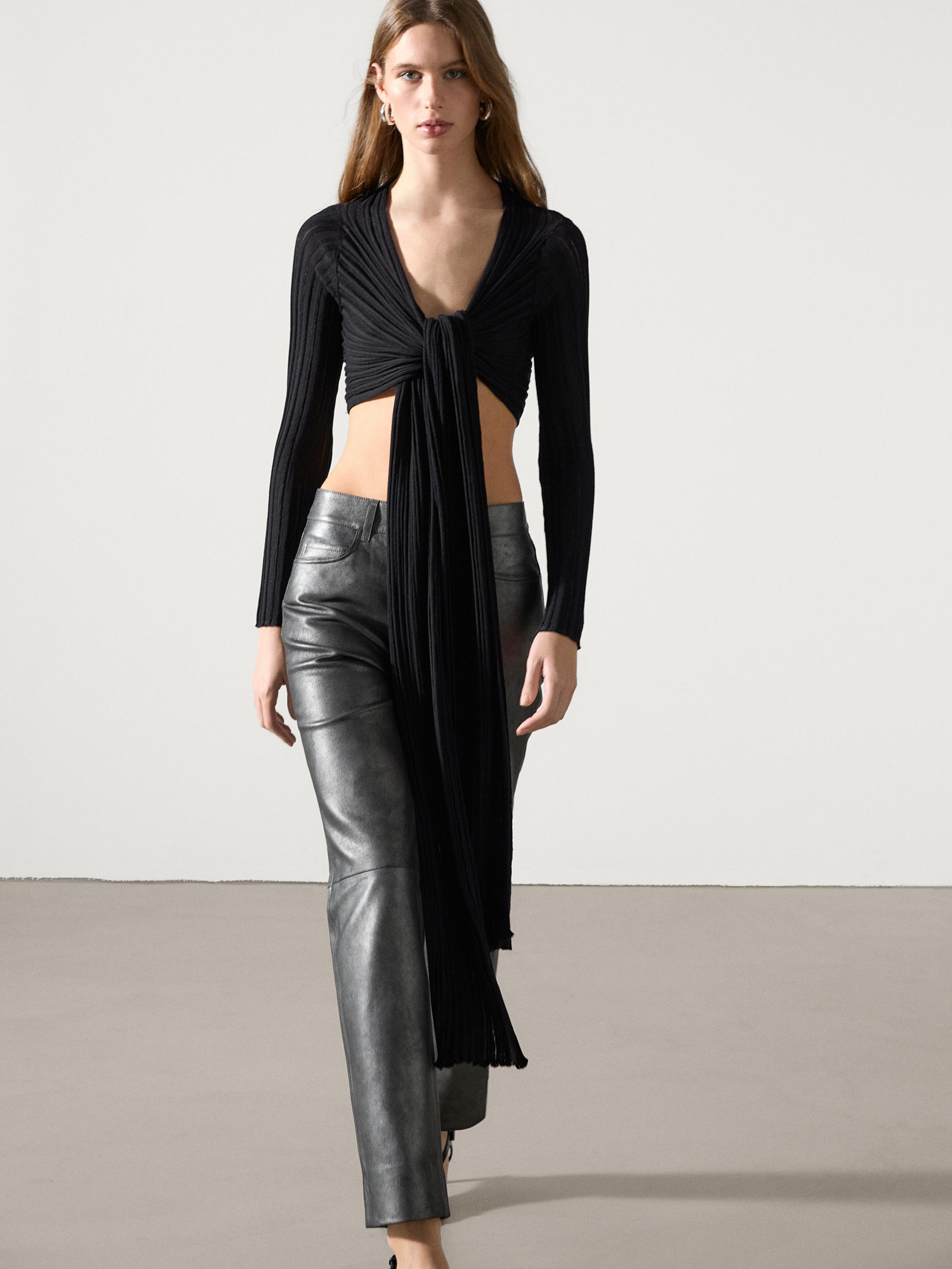 Textured top with a wrap neckline - Black | ZARA United States