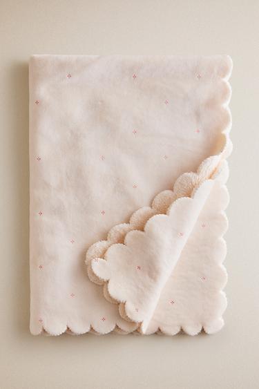 BABYDECKE MIT WELLENRAND - Cremefarben von Zara