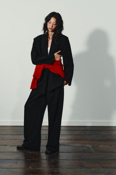 ÁO KHOÁC BLAZER VẠT CHÉO DÁNG CROP - Màu đen từ Zara