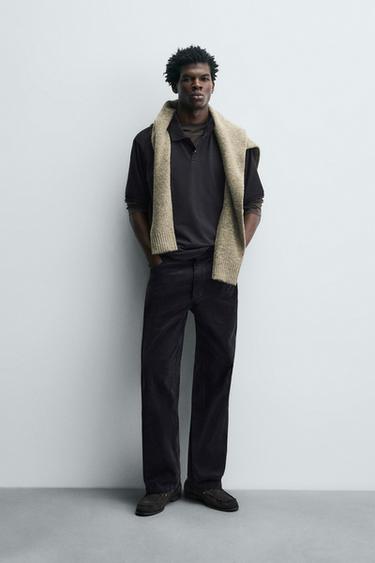 بولو هيكلي بيكيه تقني - أسود الخاص بـ Zara