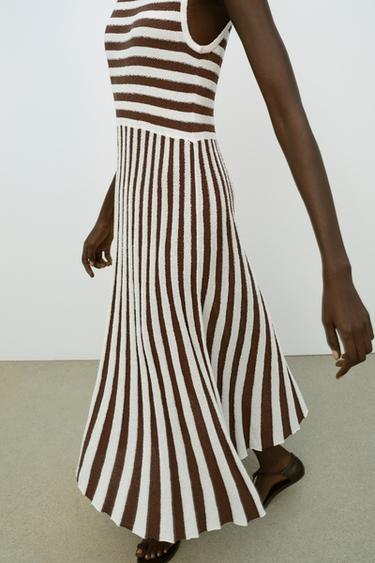 Zara LONG TEXTURED PLEATED STRIPED DRESS - Ecru / Brown