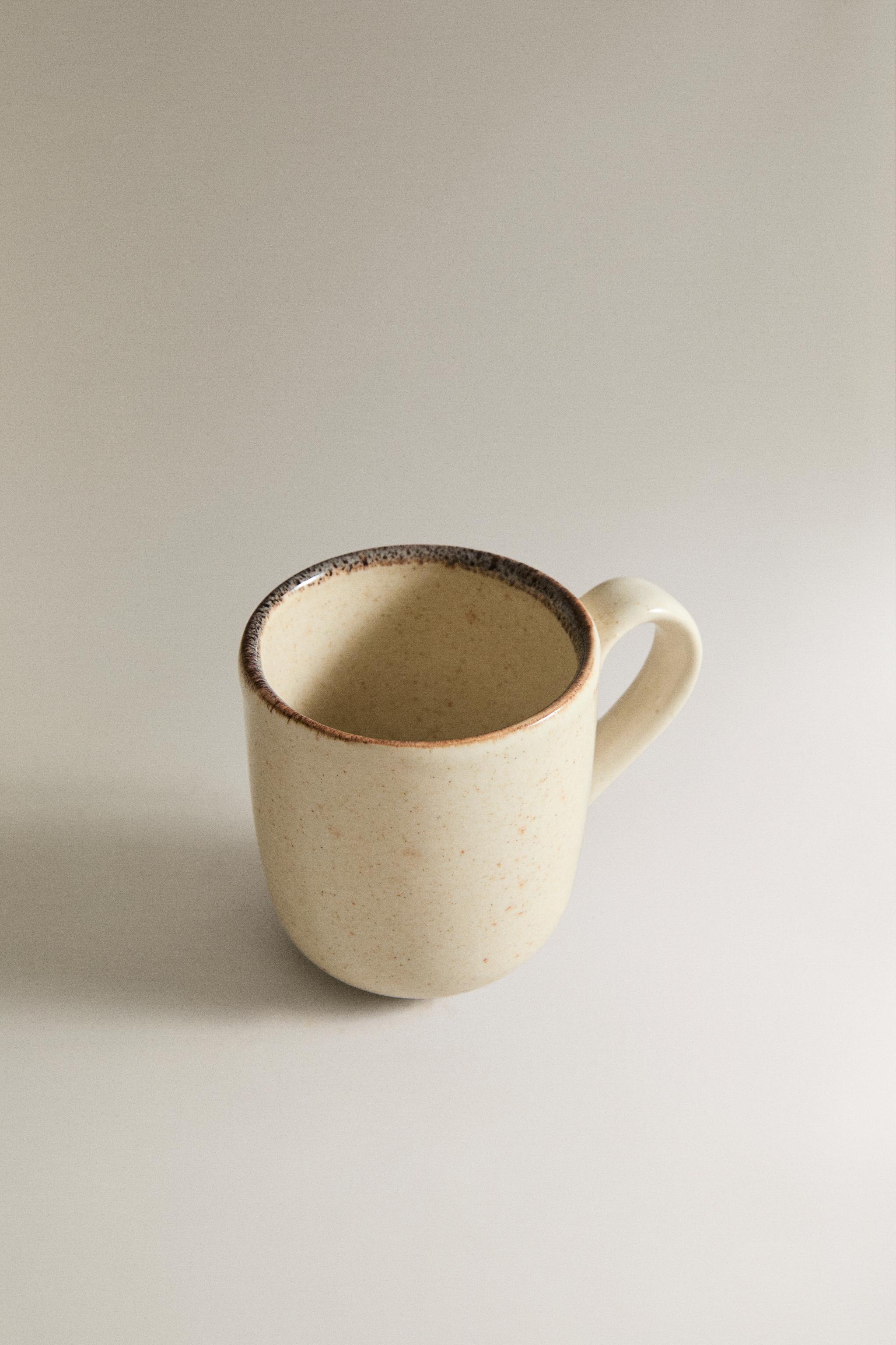 STONEWARE COFFEE CUP — Light ecru