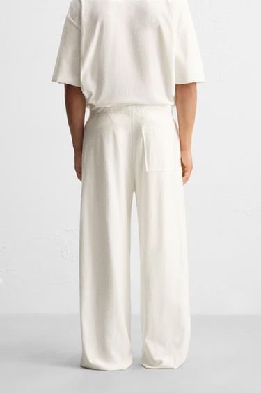 PANTALON COUPE DÉCONTRACTÉE TEXTURÉ - Blanc de Zara - Image 2