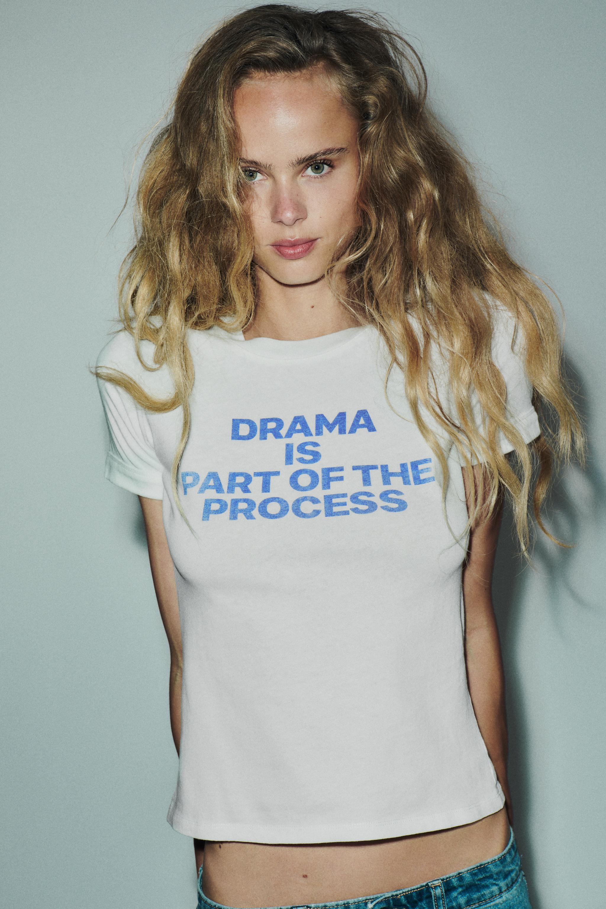 T-SHIRT EN COTON TEXTE DÉCHIRURES