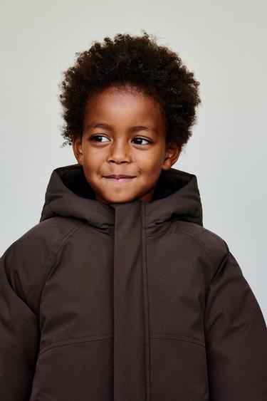 VANDAFVISENDE QUILTET FRAKKE MED HÆTTE - mørk bordeauxrød fra Zara