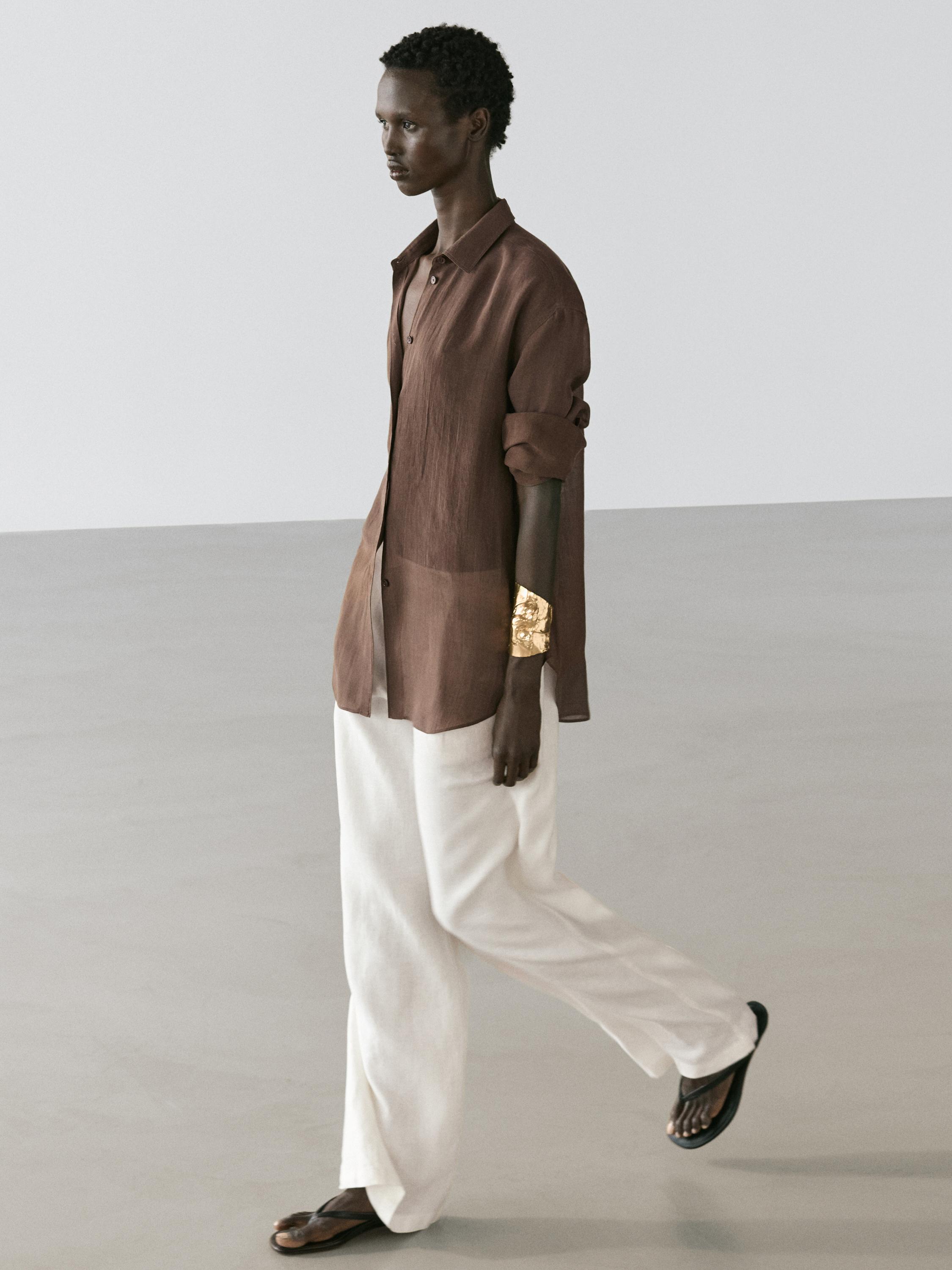 Flowing shirt with collar