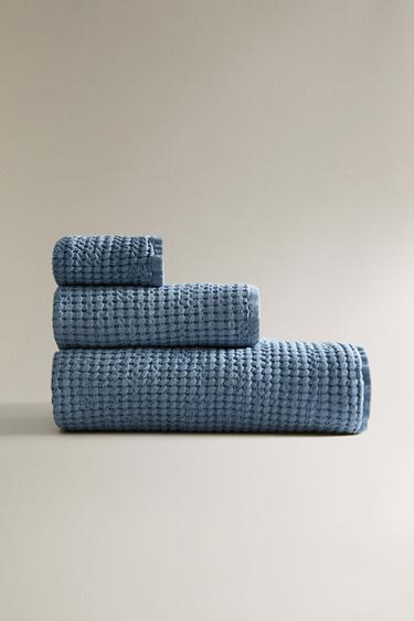Zara CHUNKY WAFFLE-KNIT BATH TOWEL - 淡藍色
