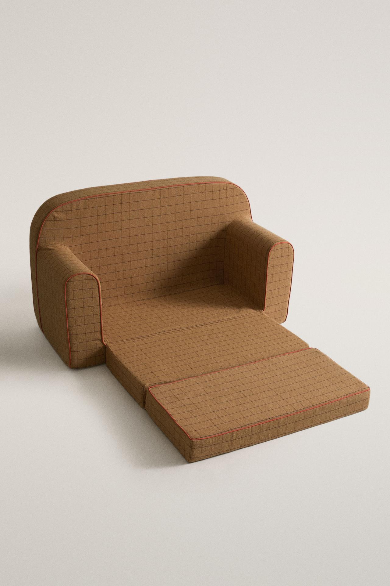 KIDS’ EXTENDABLE CHECK COUCH — Ecru
