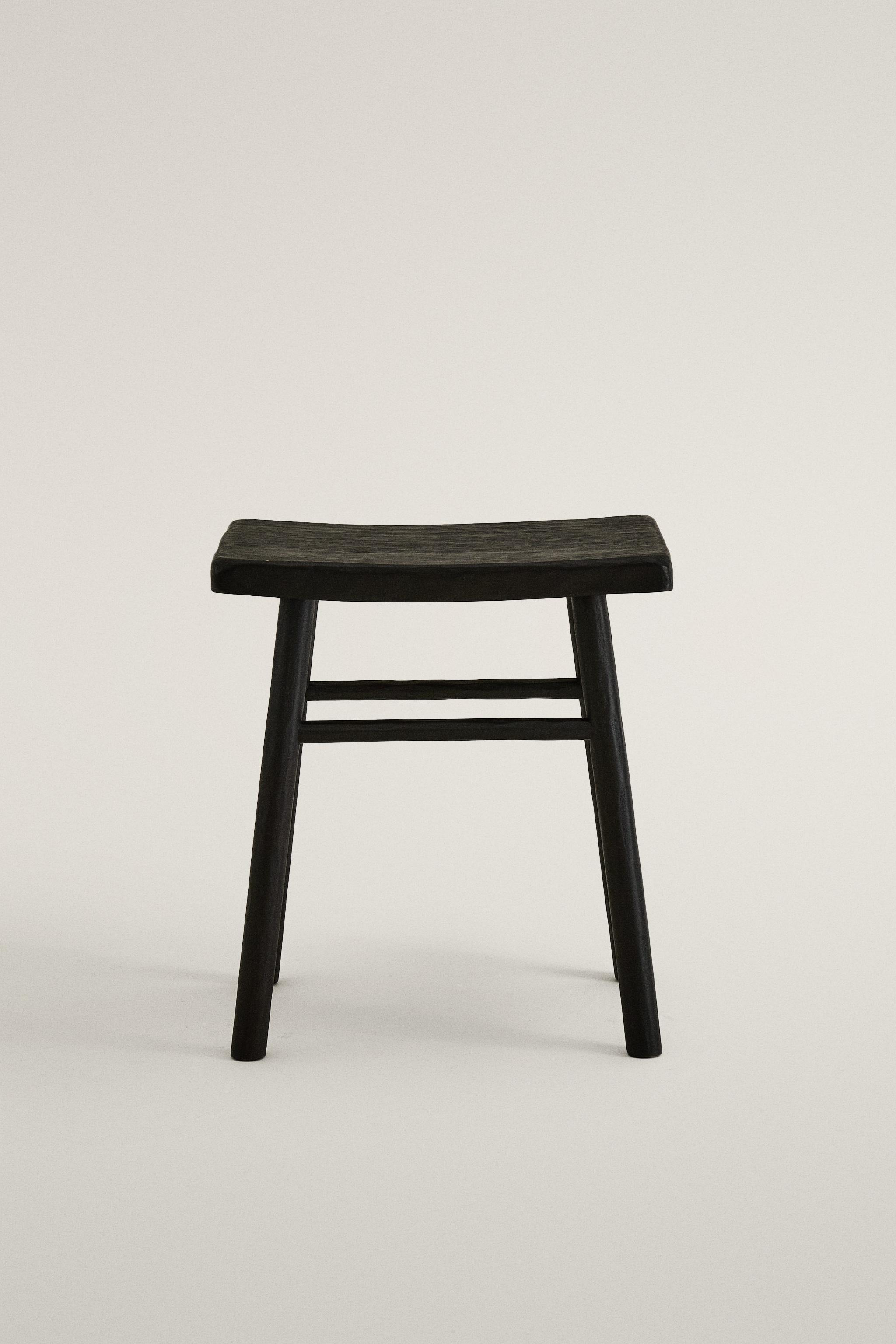 HAMMERED WOOD STOOL