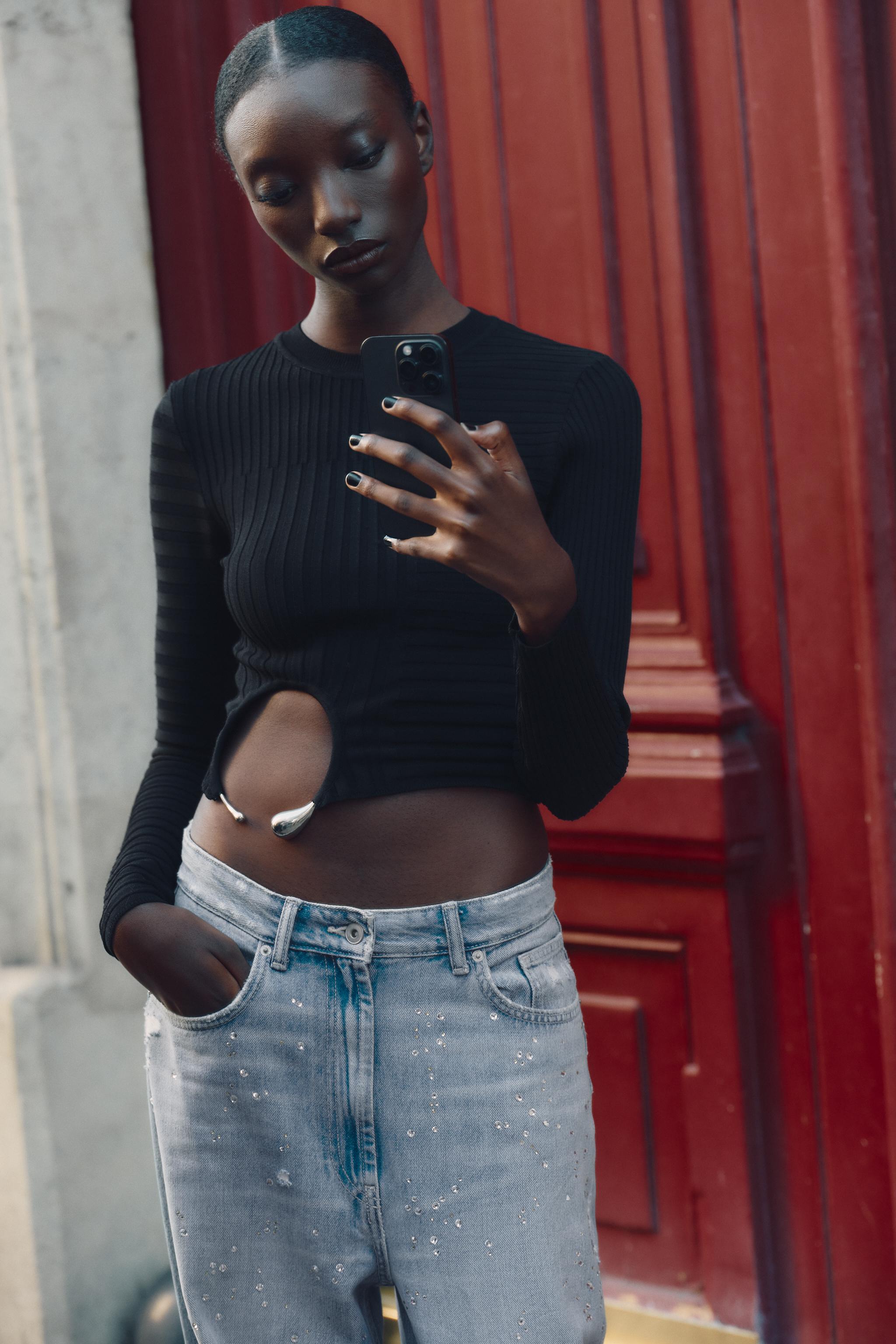 TOP DE TRICÔ CANELADO COM APLIQUE - Preto | ZARA Brasil