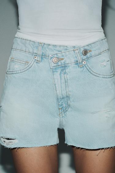 HIGH-WAIST CROSSOVER WAIST MOM FIT TRF DENIM BERMUDA SHORTS - Light blue by Zara