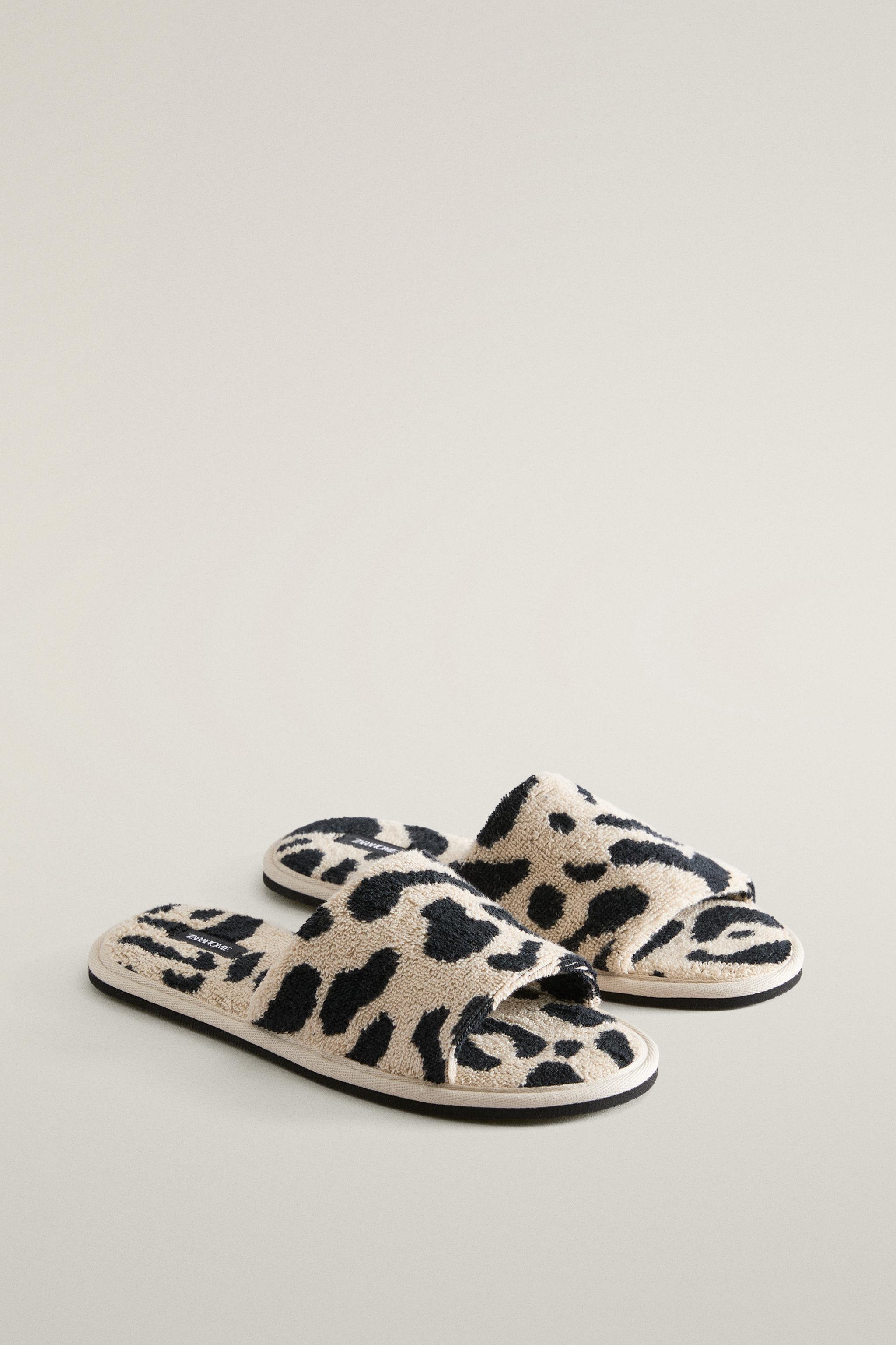 CHAUSSONS À BOUT OUVERT ÉPONGE ANIMAL PRINT