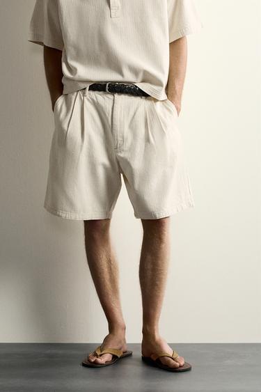 BERMUDA WIDE FIT RAYAS PLIEGUES - Crudo de Zara