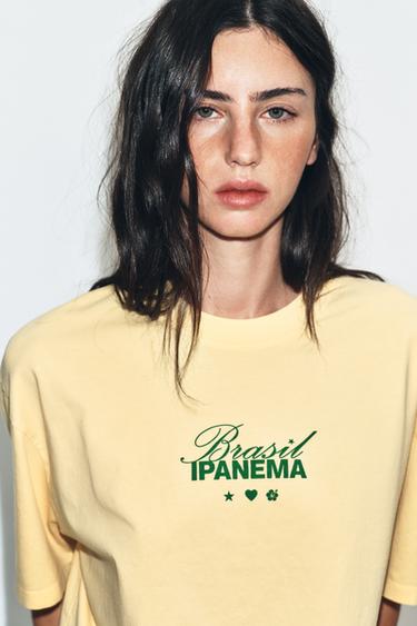 CAMISETA EFECTO LAVADO TEXTO - Amarillo de Zara