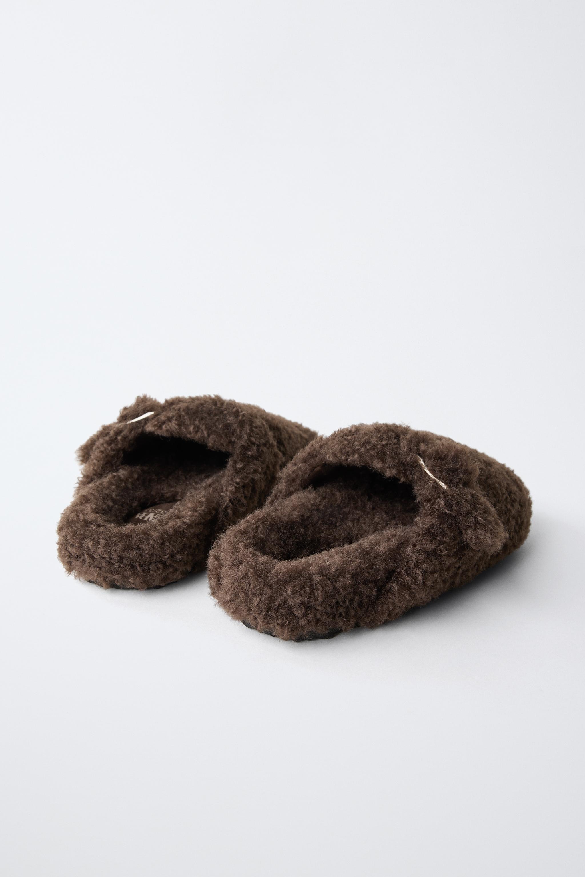 FAUX FUR BUCKLE CLOGS