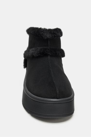 FLACHE STIEFELETTE MIT FELL-EFFEKT - Schwarz von Zara