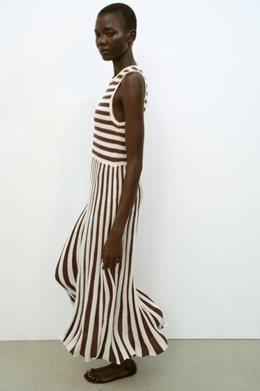 Zara LONG TEXTURED PLEATED STRIPED DRESS - Ecru / Brown