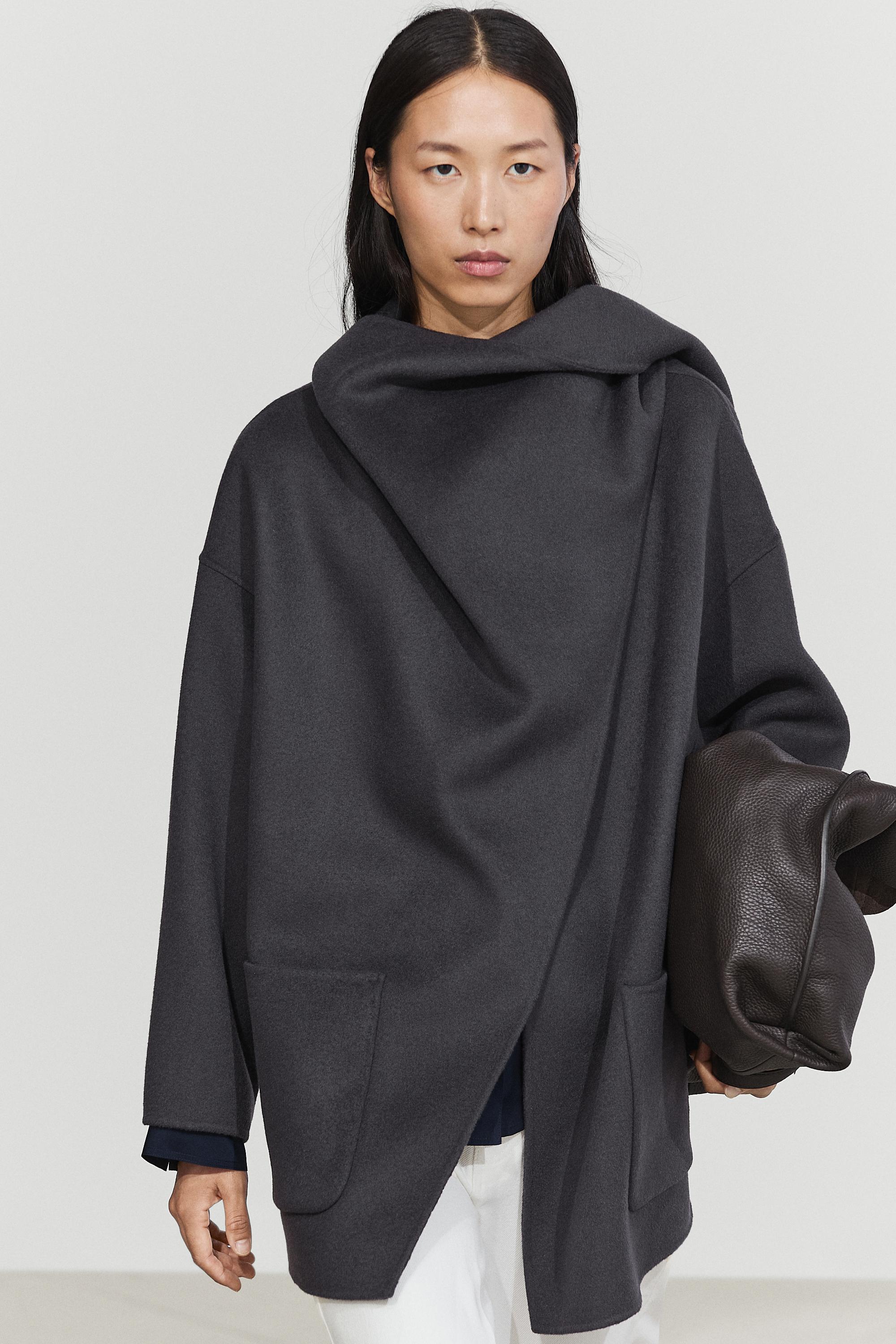 Manteau mi-long avec écharpe