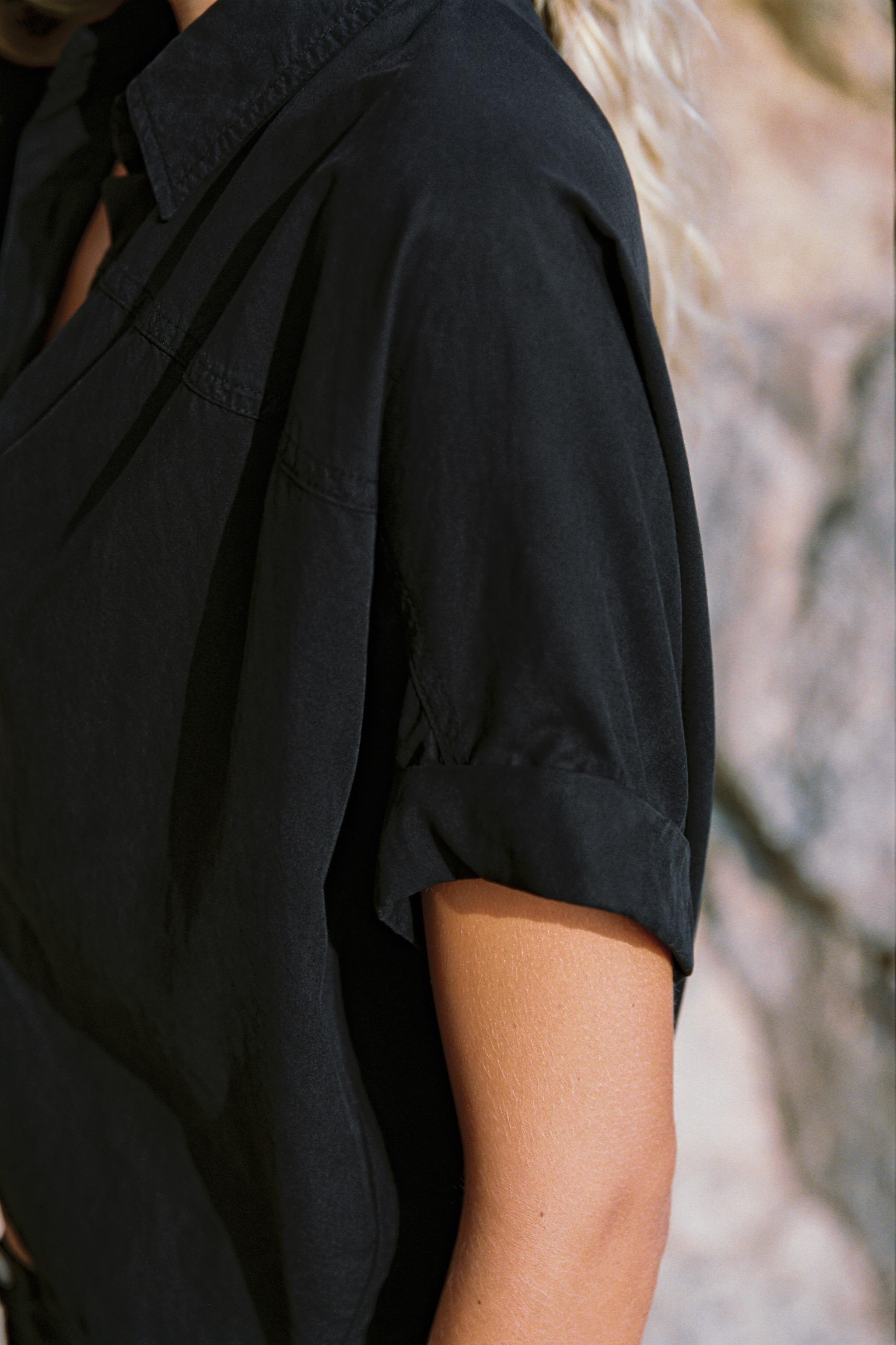 FLOWY SHORT SLEEVE SHIRT