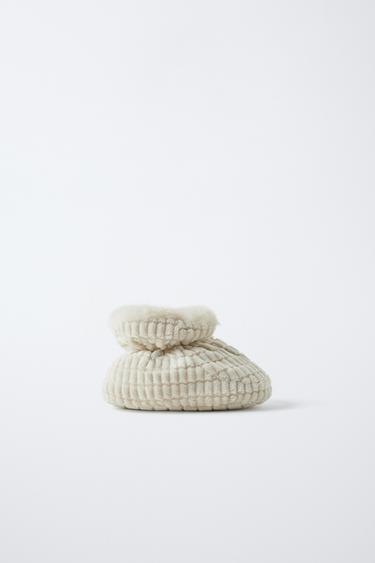 ZAPATILLAS DE CASA ACOLCHADA - Blanco Crudo de Zara - Imagen 0