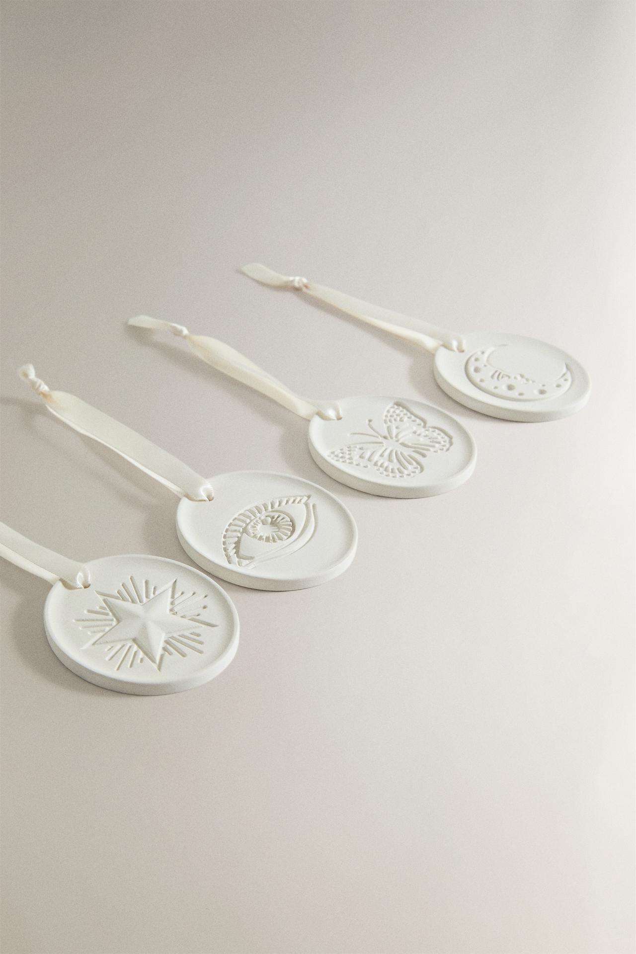 MARISA BERENSON DECORATIVE CERAMIC PACK (PACK OF 4) — Ecru