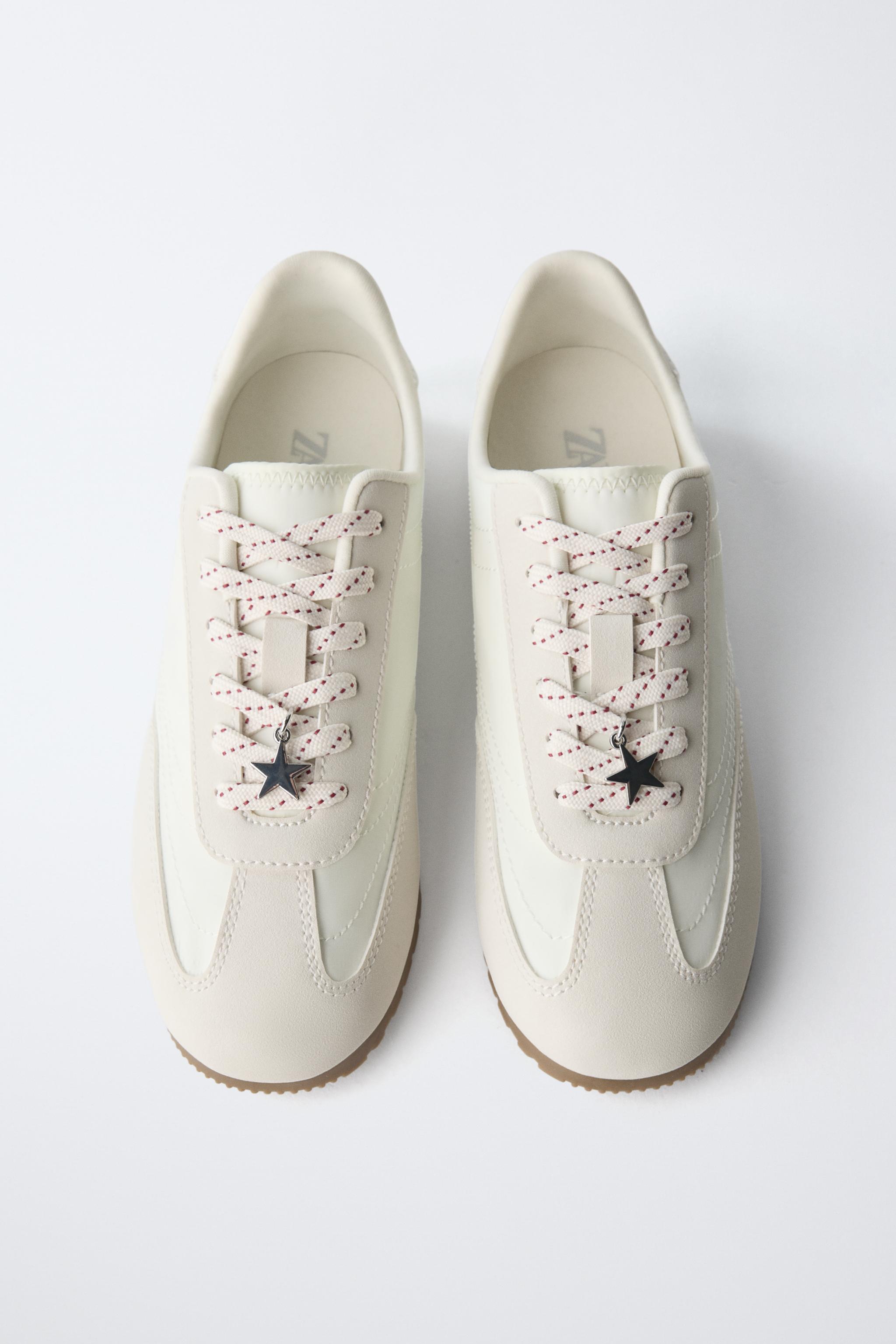 ホワイト　スニーカー　チャーム付き チャーム付きスニーカー - 1-814 | ZARA Japan / 日本