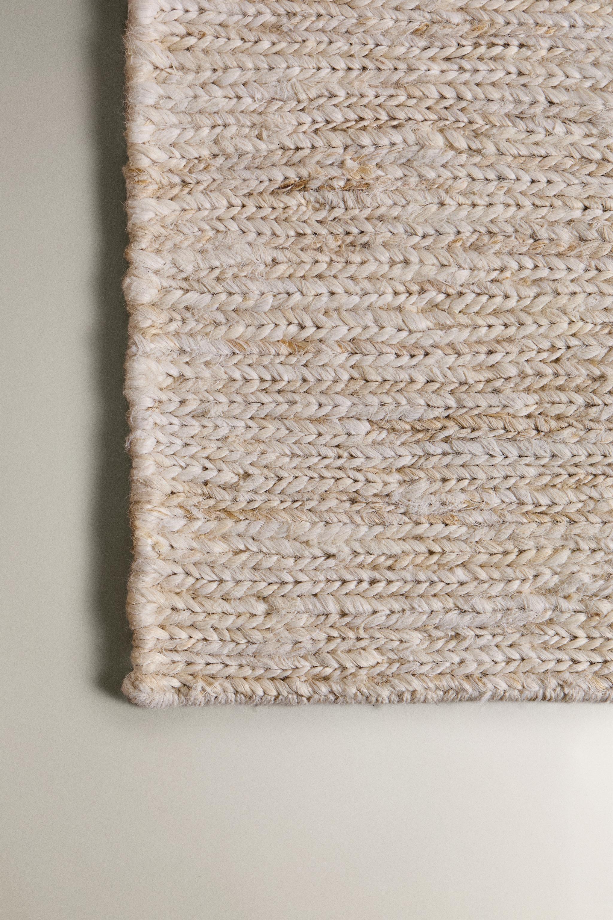 WOVEN JUTE RUG