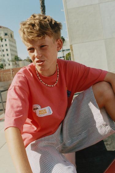 T-SHIRT À PIÈCES - Rouge de Zara