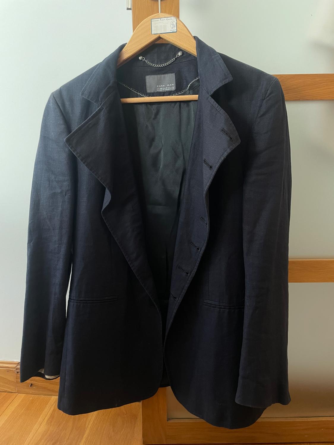CHAQUETA GRIS OSCURA CASI NEGRO CON CIERRE A UN LADO - Image 3