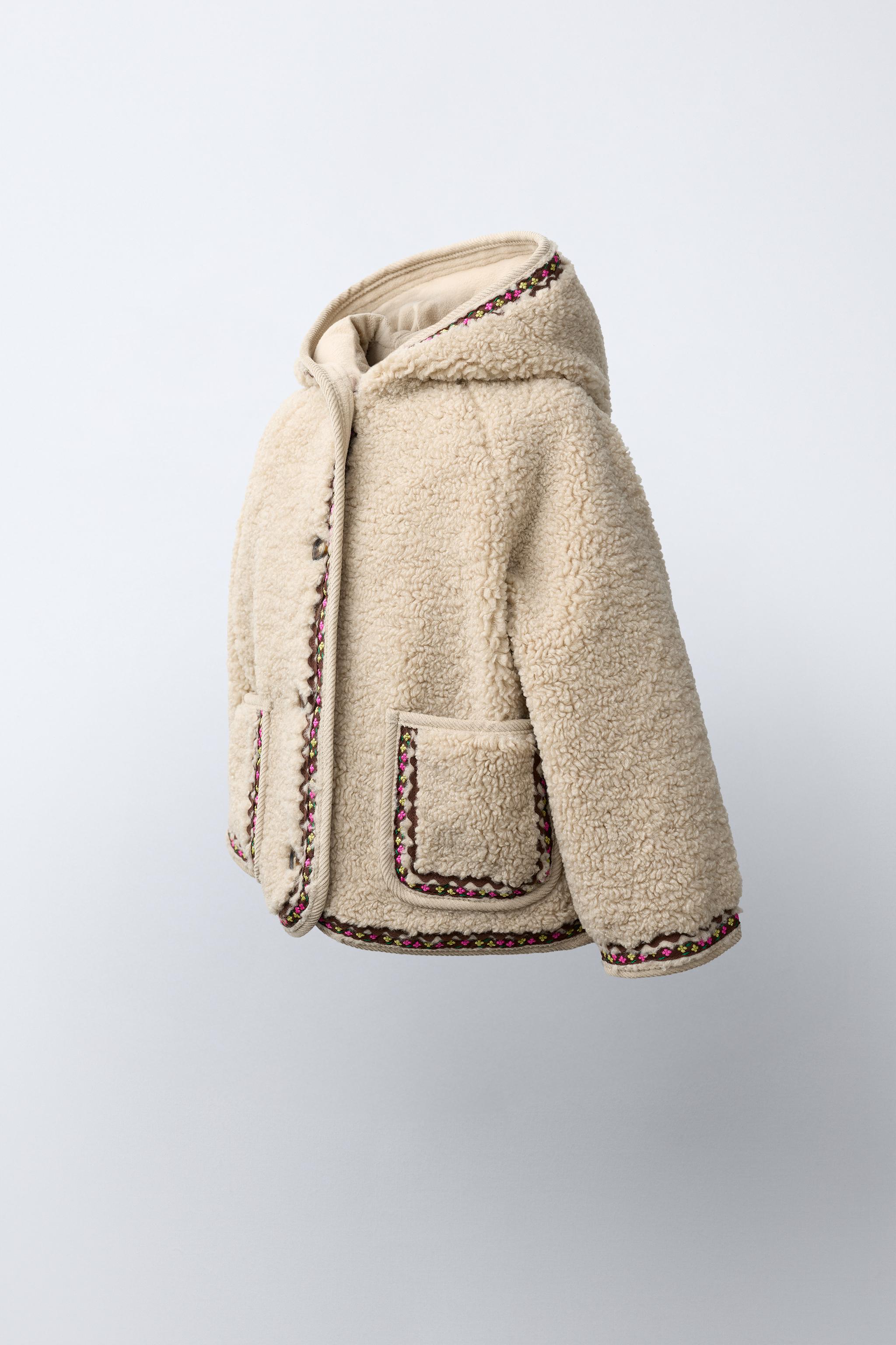 BLOUSON EFFET MOUTON À CAPUCHE ET FESTONS