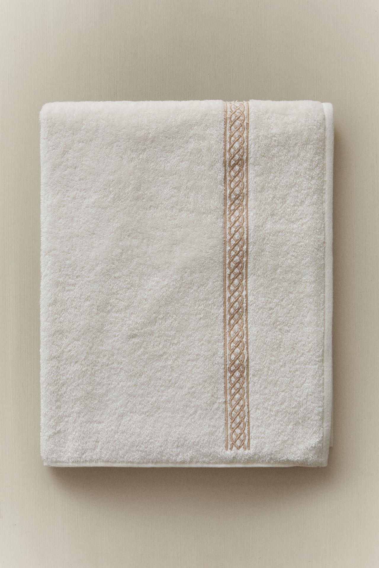 GEOMETRIC EMBROIDERY BATH TOWEL — Golden