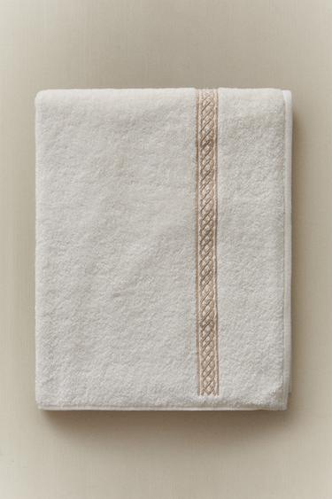 GEOMETRIC EMBROIDERY BATH TOWEL — Golden 1