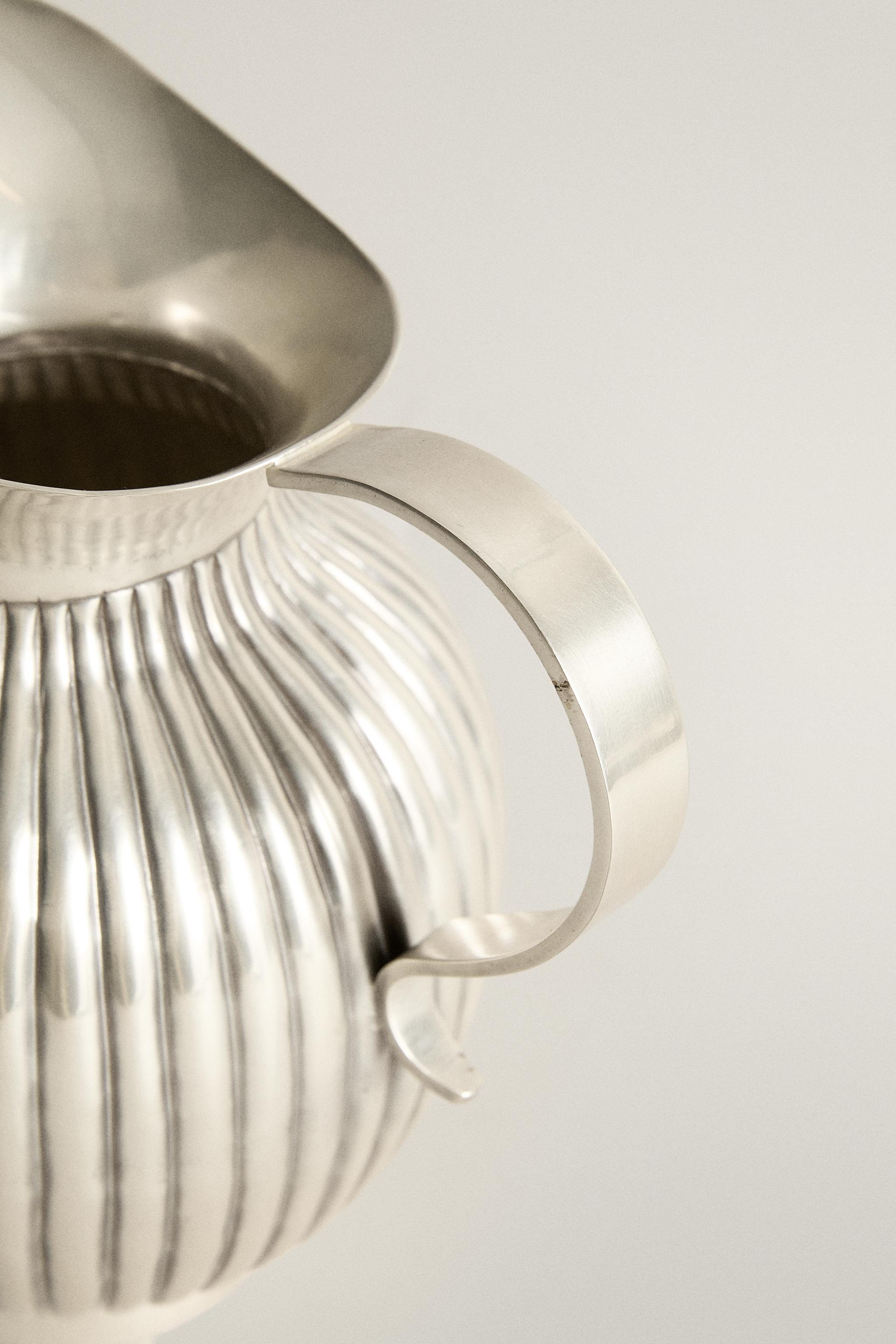 DECORATIVE STEEL WAVY METAL ACCESSORY