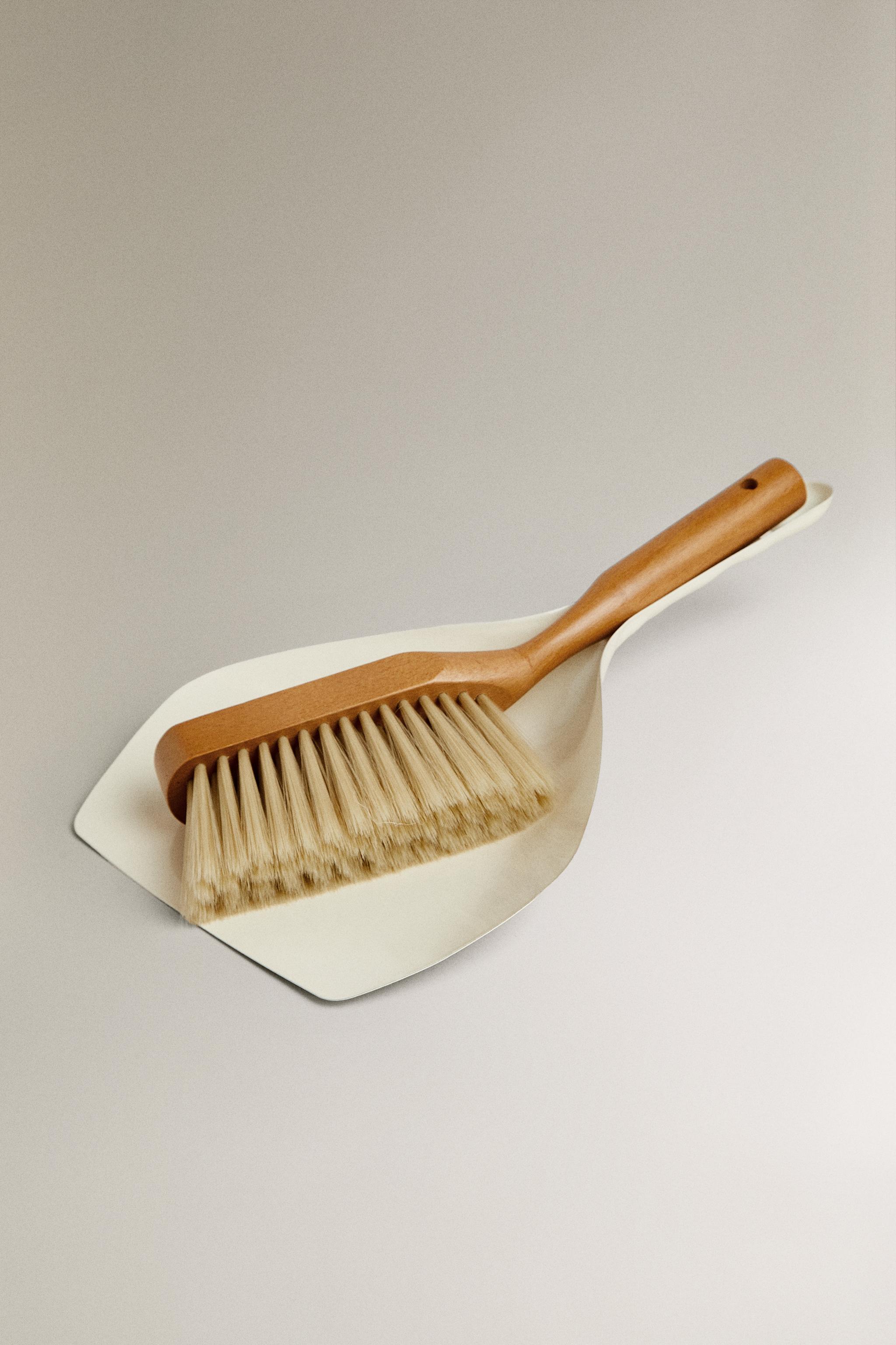 BRUSH AND DUSTPAN SET — White