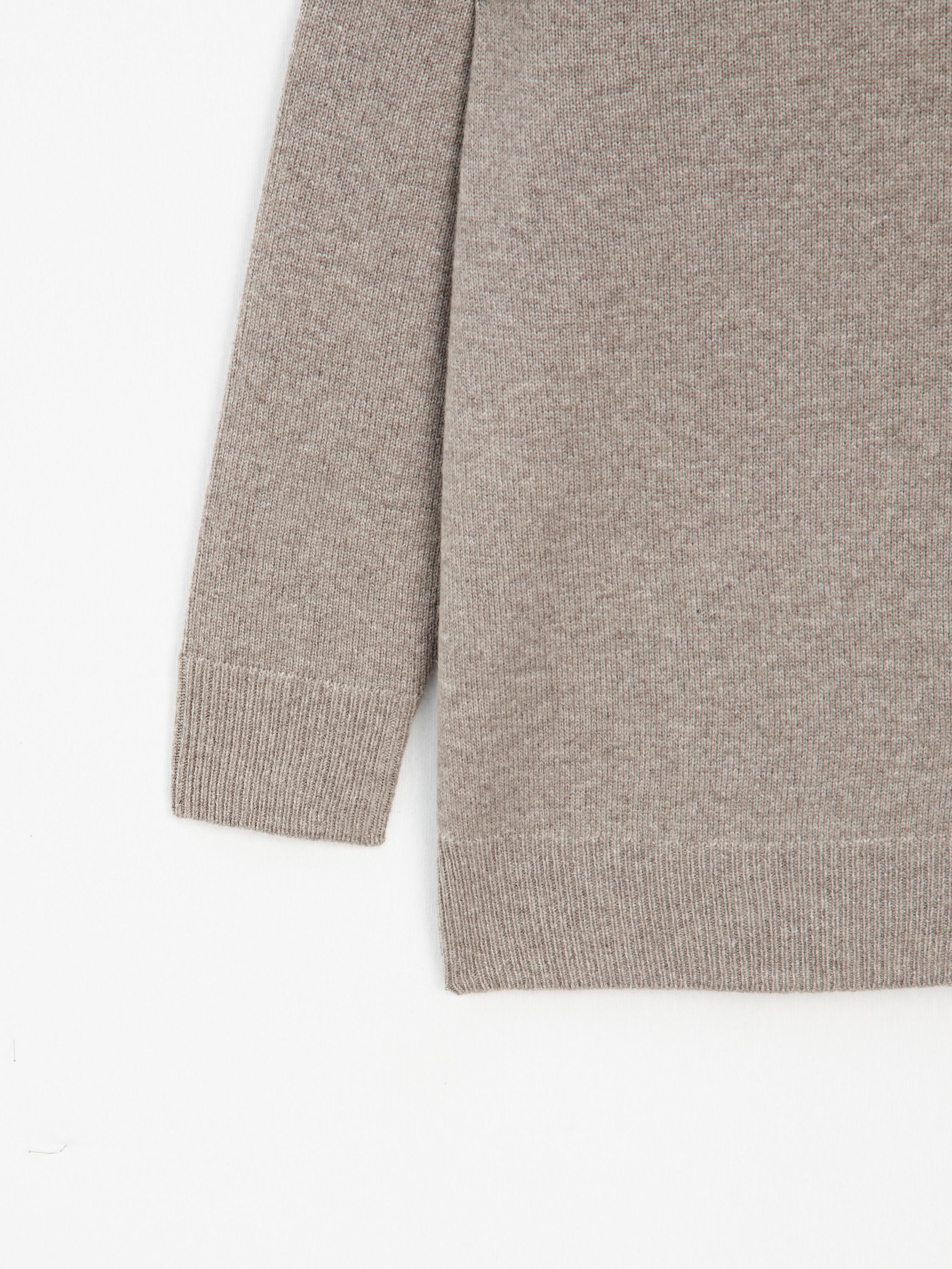 Oversize cashmere knit sweater