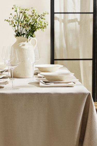 PLAIN-COLOURED LINEN TABLECLOTH - Light beige by Zara
