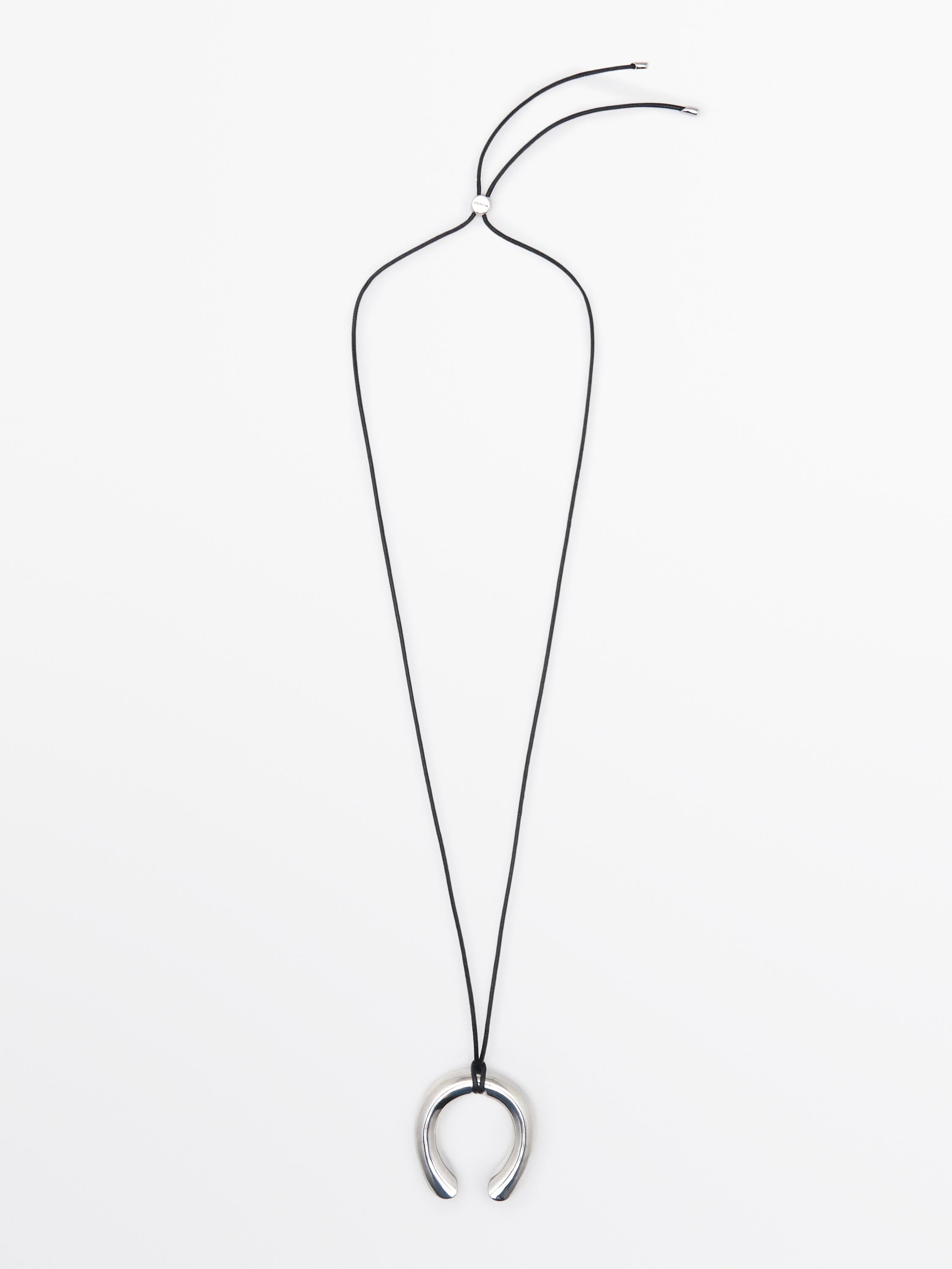 Necklace with horseshoe piece