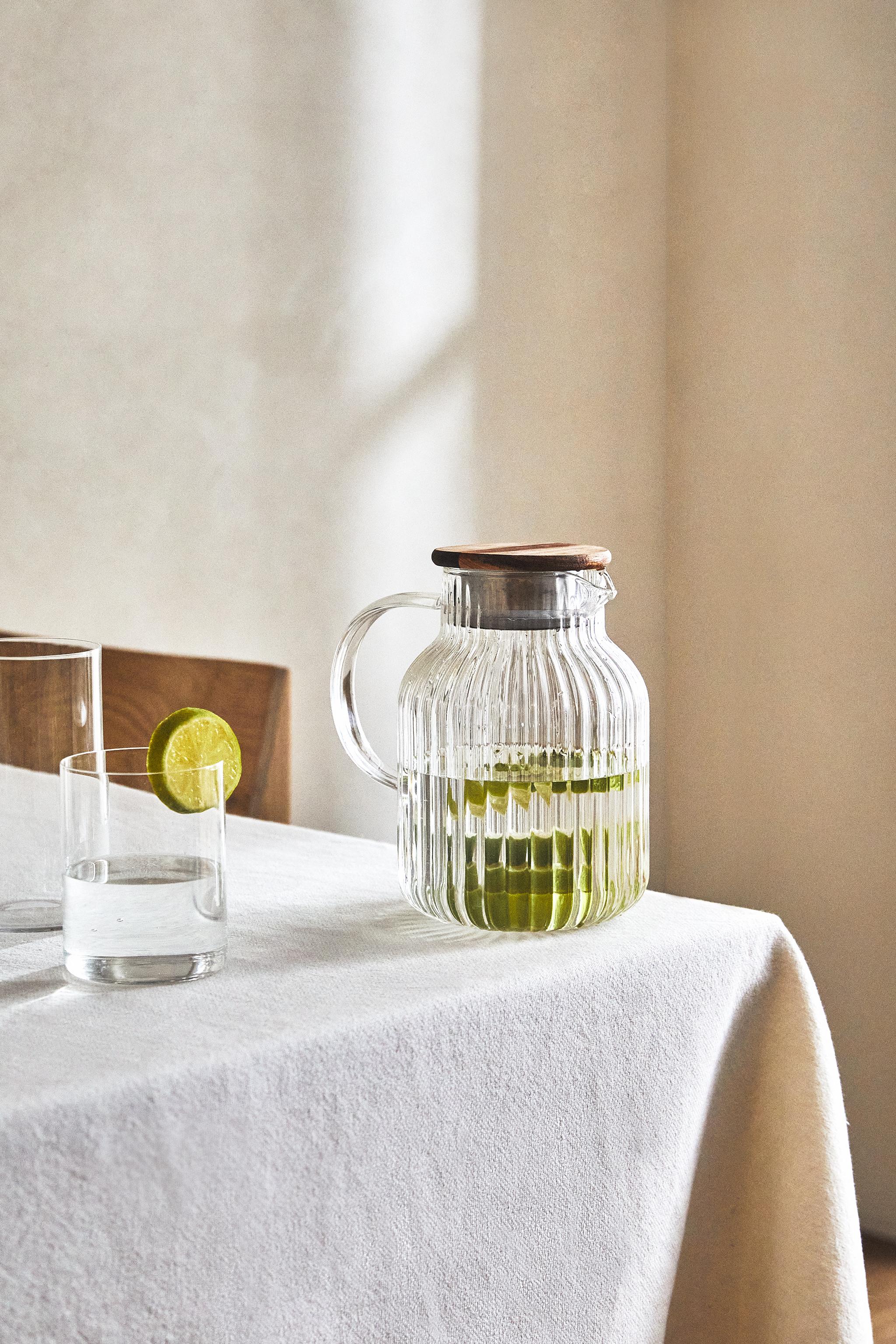 BOROSILICATE GLASS PITCHER WITH FILTER