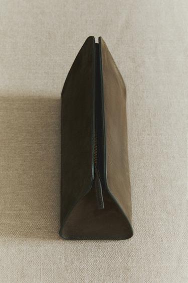 LEATHER WASH BAG - Green by Zara