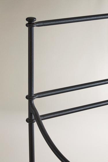 FAUTEUIL ACCOUDOIRS FORGÉS - Noir de Zara - Image 1