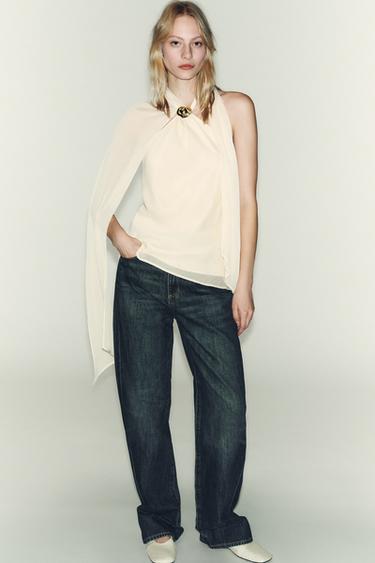 TOP HALTER PLUMETI - Vainilla de Zara