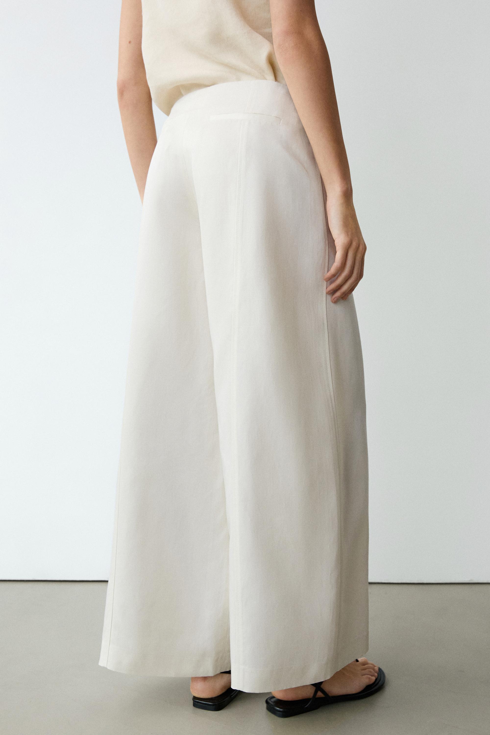 Flowing barrel fit trousers