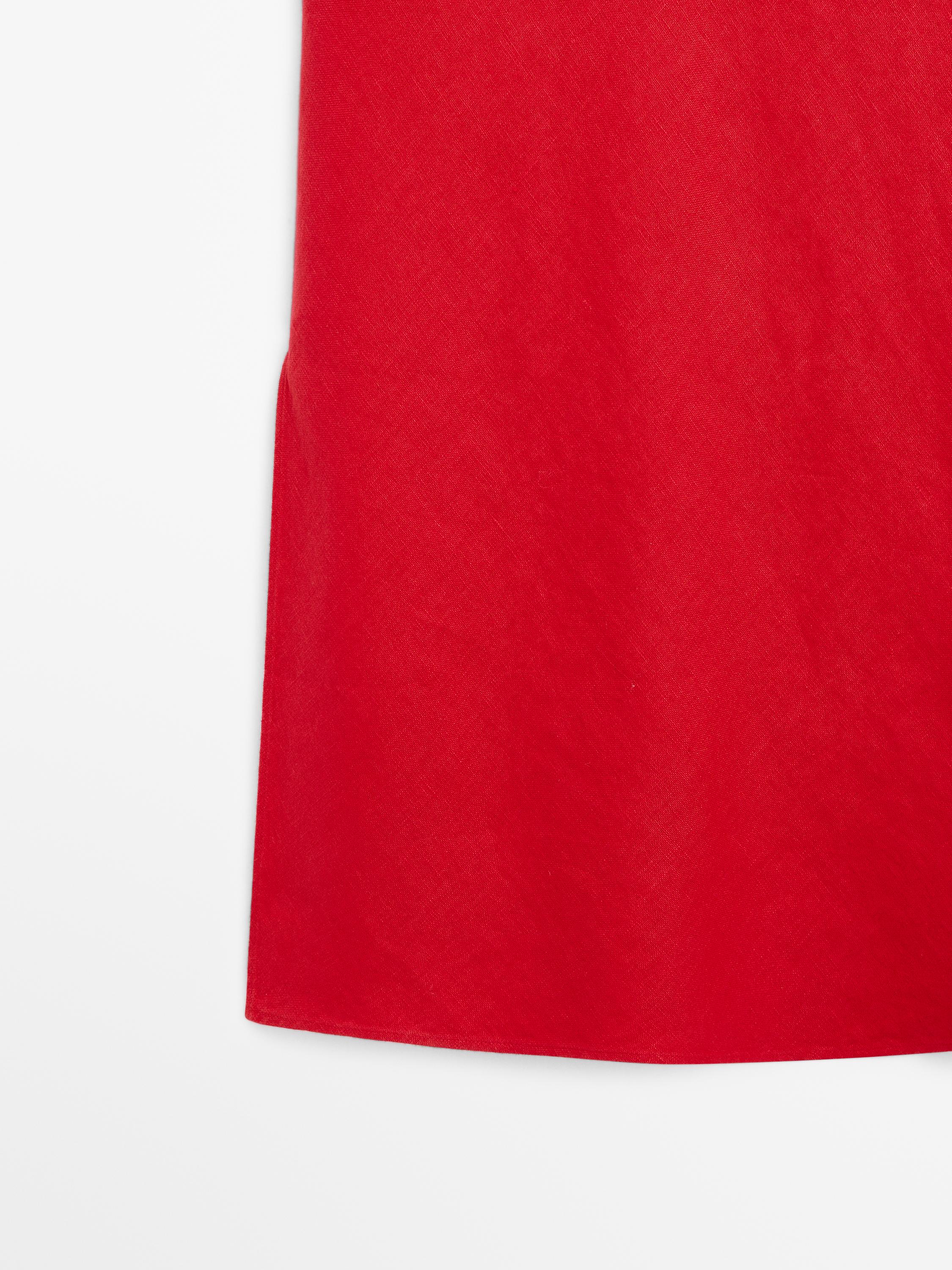 Linen midi dress with straight neckline