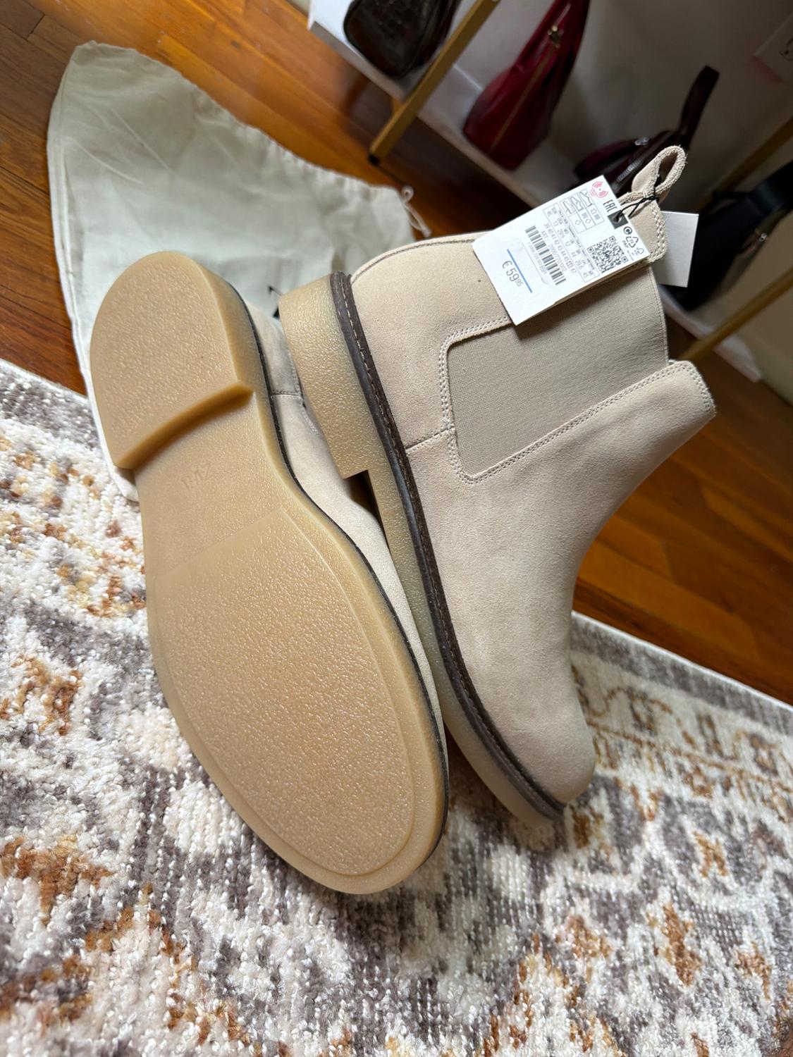 CHELSEA BOOTS NEW WITH TAG - Image 4