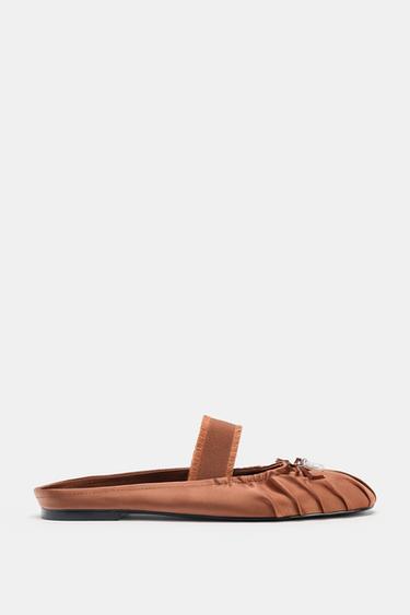 SEPATU SLINGBACK EFEK SATIN - Cokelat Bata dari Zara